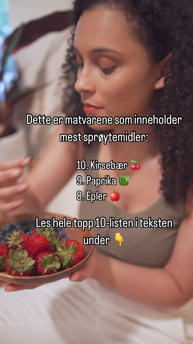 Å kjøpe alle matvarene organisk kan være dyrt 💸

Det er derimot noen matvarer som kan være verdt å betale litt ekstra for, nemlig de med høy grad av sprøytemidler ❌

Ifølge The Environmental Working Group (EWG), er dette matvarene som inneholder mest sprøytemidler:

10. Kirsebær
9. Paprika
8. Epler
7. Nektariner
6. Pærer
5. Fersken
4. Druer 
3. Grønnkål
2. Spinat 
1. Jordbær

Ifølge EWGs rapport inneholdt 95 % av matvarene på listen sprøytemidler som kan skade kroppen 😬

#matvarer #kropp #helse #helseogvelvære #naturlighelse #biohacking #helsetips #Livsstil #velvære #biohackingnorge